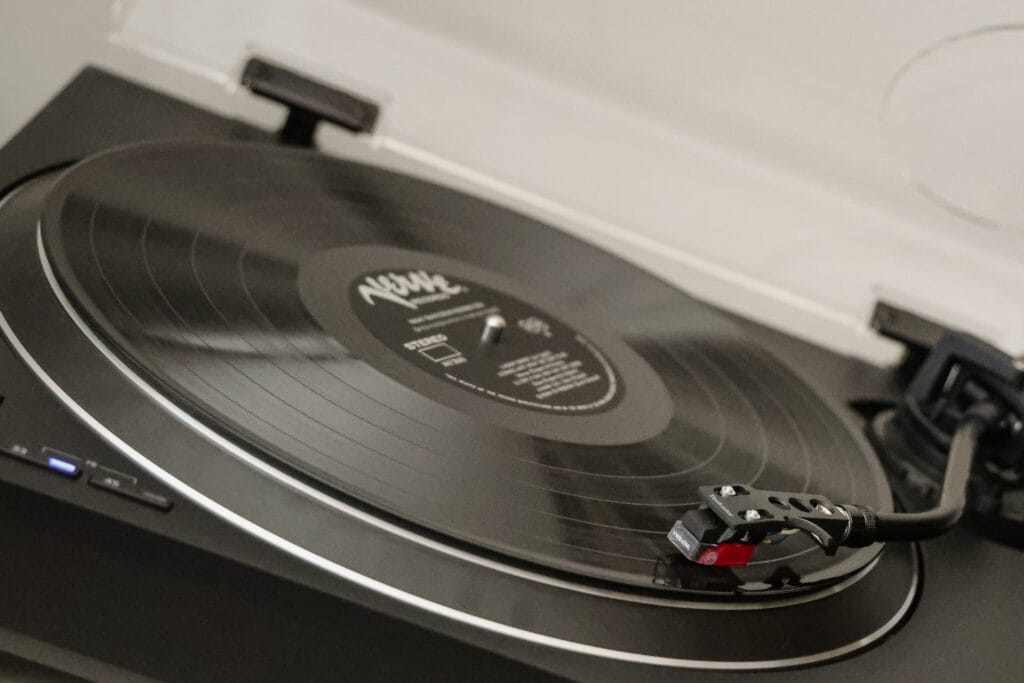 Platine Technics SL-1500C sur la chaîne utilisée pour tester la meilleure qualité vinyle ou cd