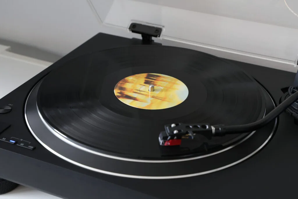 Bonobo, Distance In Static en vinyle en cours de lecture sur platine Technics SL-1500C