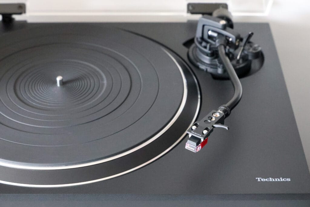 Platine Technics SL-1500C - Illustration de l'article Technics SL-1500CS : le verdict après les premiers tests